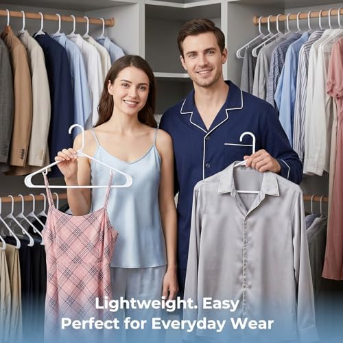 HOUSE DAY White Plastic Hangers 30 Pack, Slim Space-Saving Clothes Hangers