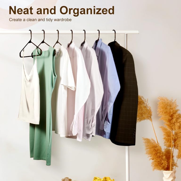 HOUSE DAY Black Plastic Hangers 200 Pack, Slim Space-Saving Clothes Hangers