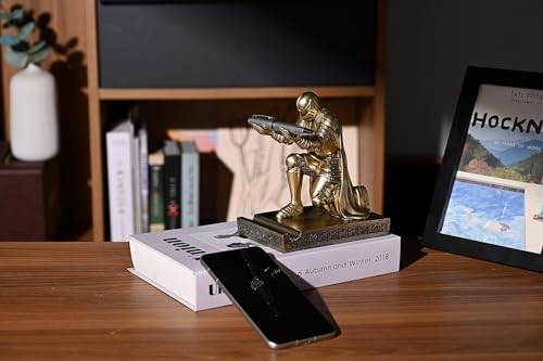 Windbreaker Soldier Knight Pen Holder Personalized Desk Accessory Bronze