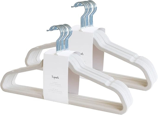 3 Sprouts - Adult Velvet Hangers - Non Slip Felt Clothing Hanger Set - Durable & Slim for Space Saving - Ideal Velvet Hangers for Organization - Lightweight Thin Clothes Hangers - Pack of 30 - Cream