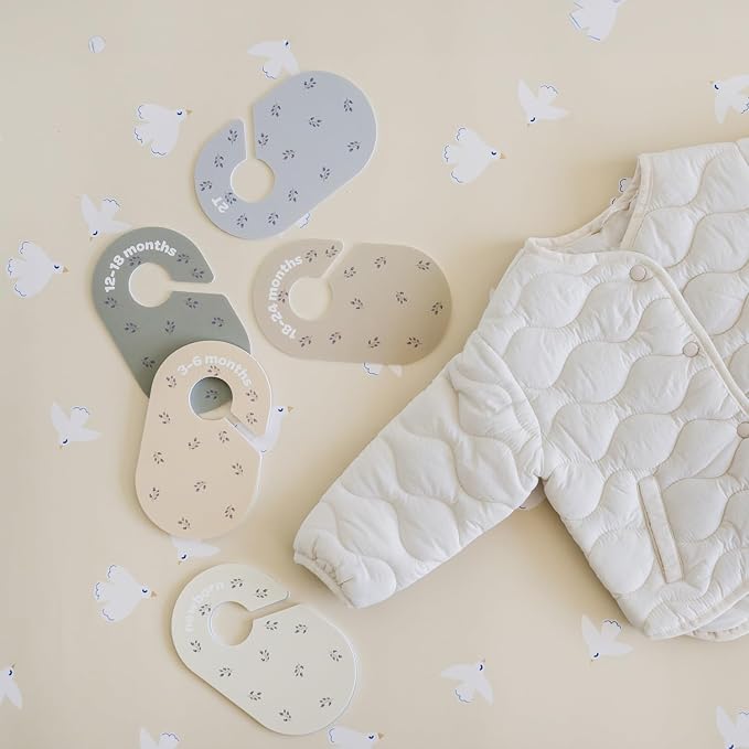 3 Sprouts Baby Closet Dividers, Newborn to 2T, Blueberry, 8 Piece Set | Newborn to 2T sizing, 8-piece set, Double-sided size labels, Age labels, Nursery closet storage, Baby clothes organizer