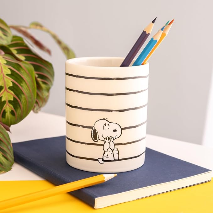 Grupo Erik Snoopy Pen Holder | Desk Organizer, Accessories | Pencil Pot, Stationery | Snoopy Gifts, Mug | Ceramic Pen Pot, Pencil Pot, Pencil Holder, Desk Organiser - Dog Stationery Gifts Under 15 Pounds