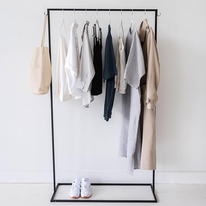 3 Sprouts - Adult Velvet Hangers - Non Slip Felt Clothing Hanger Set - Durable & Slim for Space Saving - Ideal Velvet Hangers for Organization - Lightweight Thin Clothes Hangers - Pack of 30 - Cream