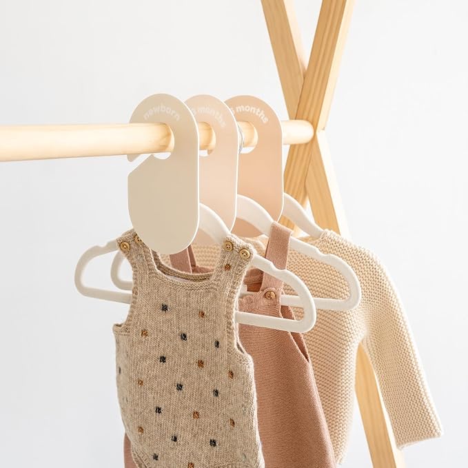 3 Sprouts Baby Closet Dividers, Newborn to 2T, Neutral, 8 Piece Set | Newborn to 2T sizing, 8-piece set, Double-sided size labels, Age labels, Nursery closet storage, Baby clothes organizer
