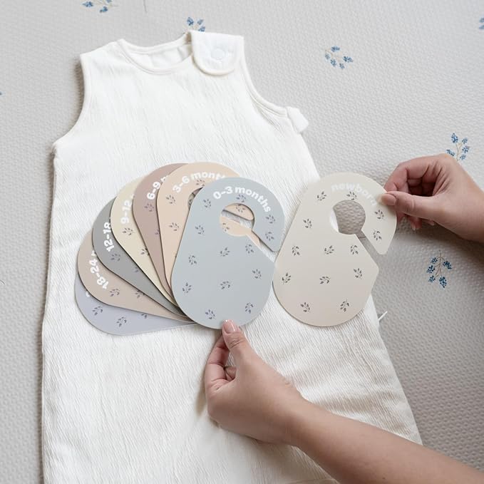 3 Sprouts Baby Closet Dividers, Newborn to 2T, Blueberry, 8 Piece Set | Newborn to 2T sizing, 8-piece set, Double-sided size labels, Age labels, Nursery closet storage, Baby clothes organizer