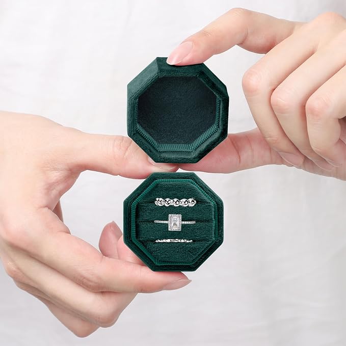 WantGor Velvet Ring Box, 3 Slots Jewelry Ring Gift Box Vintage Ring Holder | Ring Display Case for Wedding Ceremony Proposal Engagement (Green)