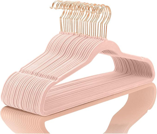 MIZGI Premium Velvet Hangers 100 Pack Heavy Duty - Non Slip Felt Hangers - Blush Pink - Rose Gold 360 Degree Swivel Hooks,Space Saving Clothes Hangers,Durable Strong Hangers for Suits,Coats,Dress
