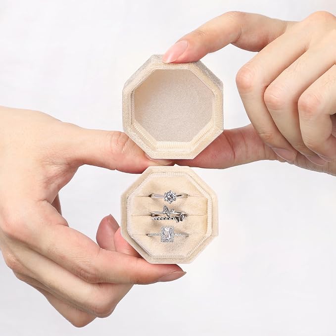 WantGor Velvet Ring Box, 3 Slots Jewelry Ring Gift Box Vintage Ring Display Holder Case for Wedding Ceremony Proposal Engagement (Champagne)