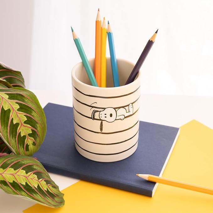 Grupo Erik Snoopy Pen Holder | Desk Organizer, Accessories | Pencil Pot, Stationery | Snoopy Gifts, Mug | Ceramic Pen Pot, Pencil Pot, Pencil Holder, Desk Organiser - Dog Stationery Gifts Under 15 Pounds