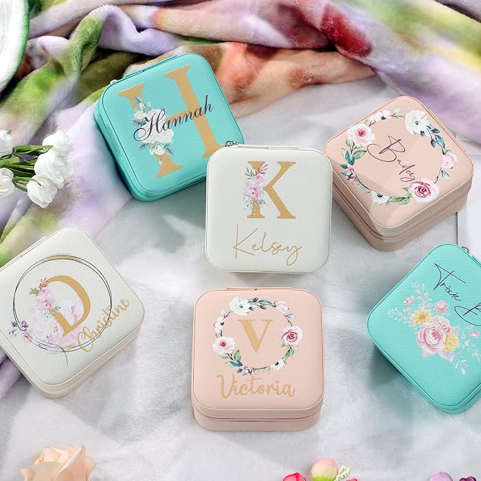 Bridesmaid Gifts Jewelry Box Personalized Small Jewelry Travel Case Custom PU Leather Portable Bridesmaid Proposal Boxes Mini Jewellery Organizer Storage Earrings Rings Necklaces for Women Girls-Pink